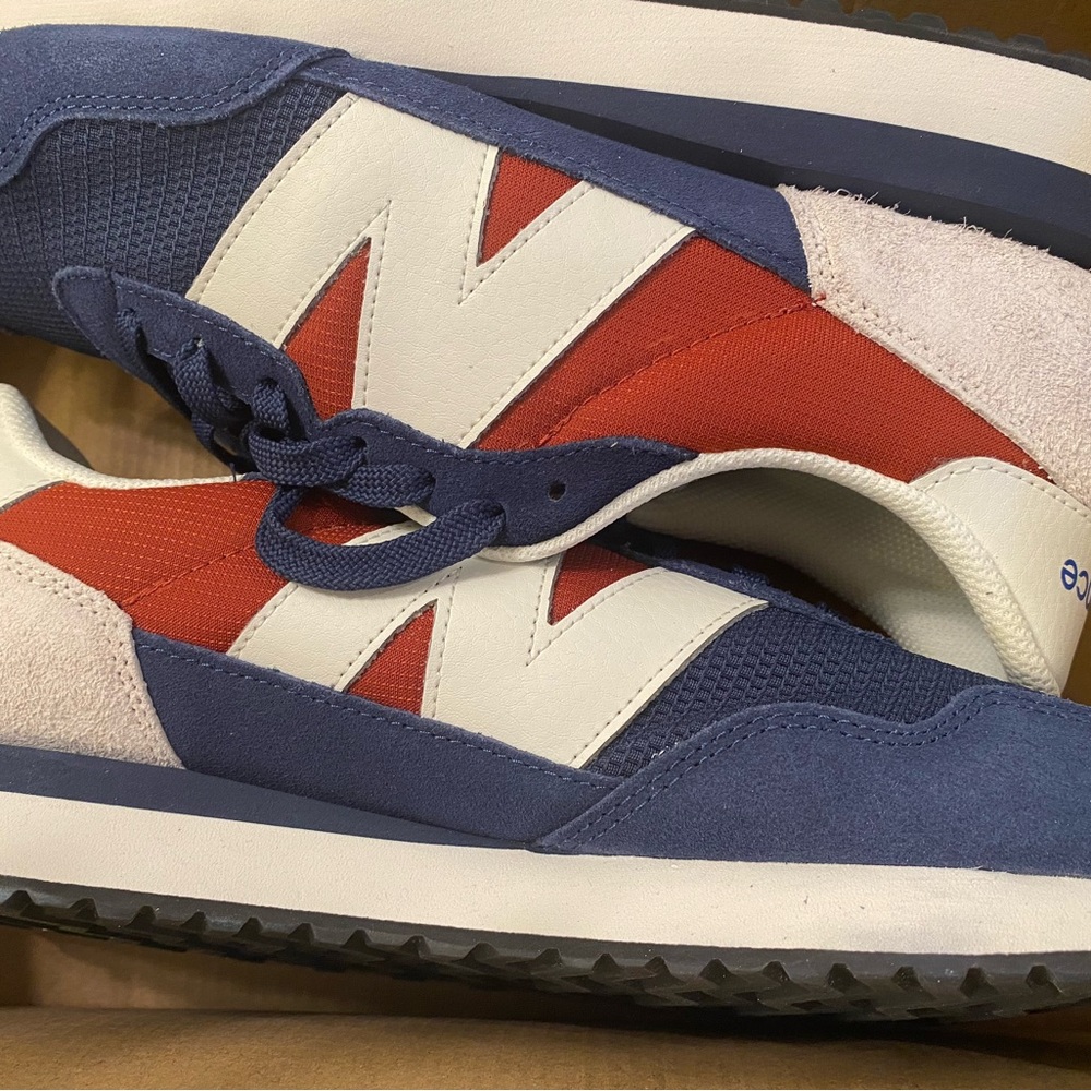 New Balance Navy Blue and Rust 237 sneakers